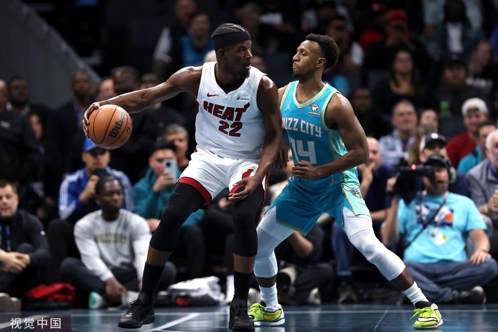 更反映出他 更反映出他