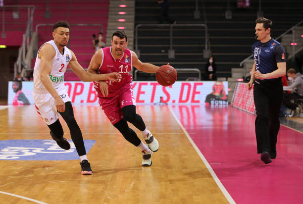 居排行榜首 居排行榜首