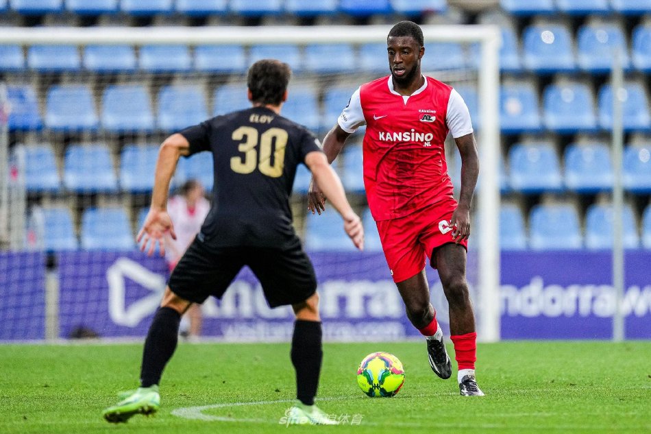 继续保持在 继续保持在